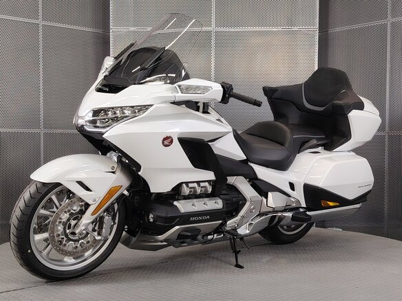 2026 Honda GL 1800 Gold Wing, белый, 3777000 рублей - вид 3