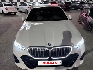 2025 BMW 5 серии 530i xDrive VIII (G60/G61/G68), белый, 7400000 рублей, вид 2
