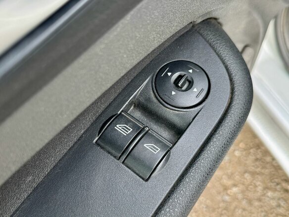2007 Ford Focus II, серебристый - вид 10