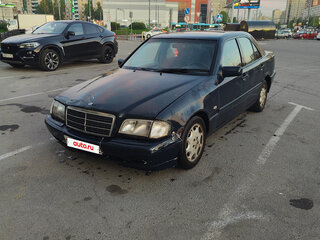 1998 Mercedes-Benz C-Класс 200 I (W202) Рестайлинг, синий, 200000 рублей, вид 3