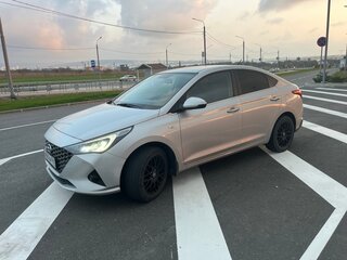 2022 Hyundai Accent V Рестайлинг, серебристый, 1900000 рублей, вид 2