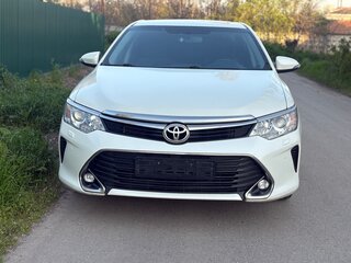2016 Toyota Camry VII (XV50) Рестайлинг, белый, 2285000 рублей, вид 3