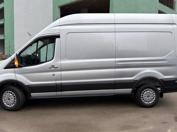 2022 Ford Transit, серебристый, 3800000 рублей - вид 3