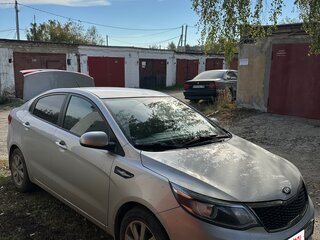 2017 Kia Rio III Рестайлинг, серебристый, 1170000 рублей, вид 3