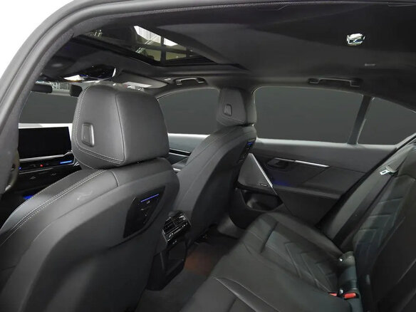 2025 BMW 5 серии 530i xDrive VIII (G60/G61/G68), белый, 5477500 рублей - вид 15