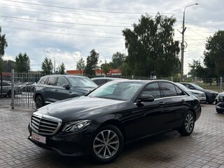 2016 Mercedes-Benz E-Класс 200 V (W213, S213, C238), чёрный, 2490000 рублей, вид 2