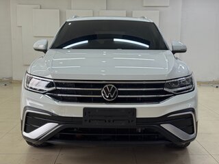 2022 Volkswagen Tiguan II Рестайлинг, белый, 2632000 рублей, вид 2