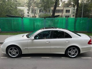 2004 Mercedes-Benz E-Класс 320 III (W211, S211), белый, 1700000 рублей, вид 3