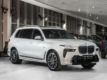 2024 BMW X7 40i I (G07) Рестайлинг, белый, 14490000 рублей, вид 3