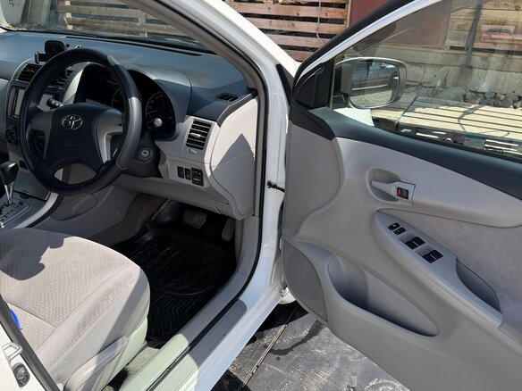 2010 Toyota Corolla Axio X (E140, E150) Рестайлинг, белый, 680000 рублей - вид 5