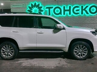 2019 Toyota Land Cruiser Prado 150 Series Рестайлинг 2, белый, 4900000 рублей, вид 4