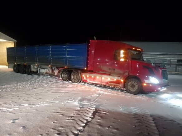 2003 Volvo VNL, красный, 5500000 рублей - вид 21
