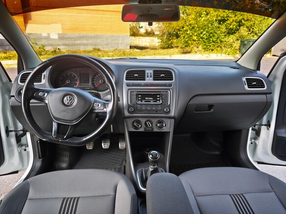 2016 Volkswagen Polo V Рестайлинг, белый, 1050000 рублей - вид 13