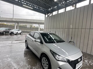 2021 Hyundai Solaris II Рестайлинг, серый, 1490000 рублей, вид 4