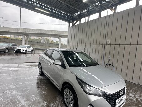 2021 Hyundai Solaris II Рестайлинг, серый, 1490000 рублей, вид 4