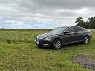 2021 Skoda Superb III Рестайлинг, коричневый, 2490000 рублей, вид 4