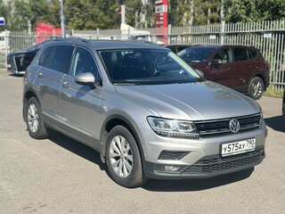 2017 Volkswagen Tiguan II, серебристый, 2169000 рублей, вид 2