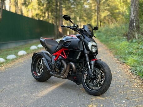 2014 Ducati Diavel Carbon, красный, 1000000 рублей, вид 4