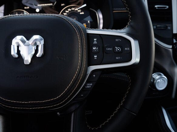 2026 Ram 1500 Crew Cab V Рестайлинг, синий, 10300000 рублей - вид 15