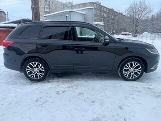 2016 Mitsubishi Outlander III Рестайлинг 2, чёрный, 1700000 рублей, вид 4