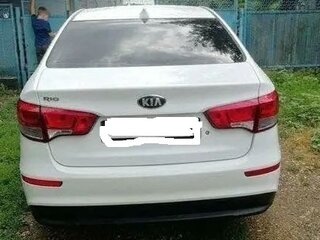 2017 Kia Rio III Рестайлинг, белый, 750000 рублей, вид 4