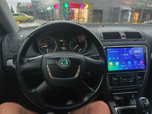 2012 Skoda Octavia II (A5) Рестайлинг, белый, 1100000 рублей - вид 9