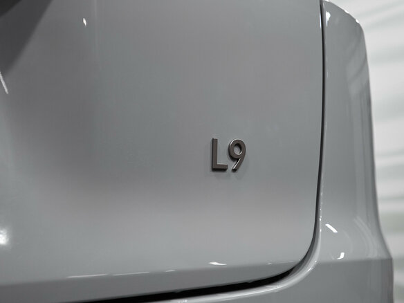 2026 Li Auto (Lixiang) L9 52.3 kWh I Рестайлинг, серый, 12090000 рублей - вид 7