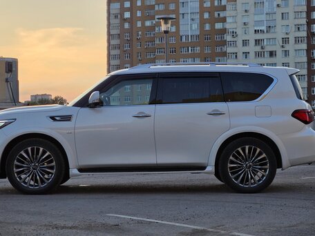 2019 Infiniti QX80 I Рестайлинг 2, белый, 5000000 рублей, вид 5