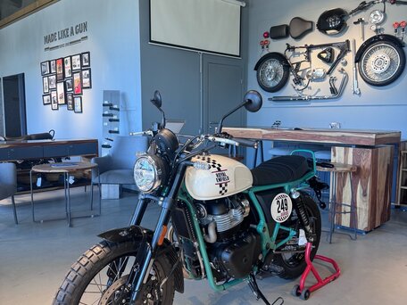 2026 Royal Enfield Bear 650, белый, 738000 рублей, вид 1
