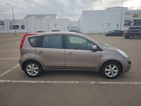 2006 Nissan Note I, бежевый, 420000 рублей - вид 4