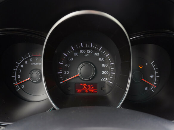 2015 Kia Rio III Рестайлинг, белый, 877000 рублей - вид 8