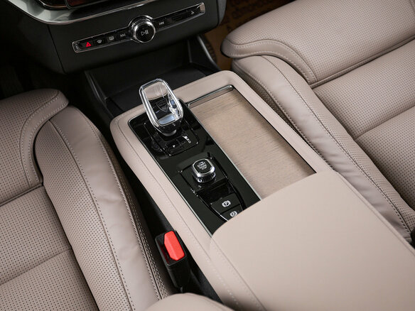 2026 Volvo XC90 B6 II Рестайлинг 2, чёрный - вид 15