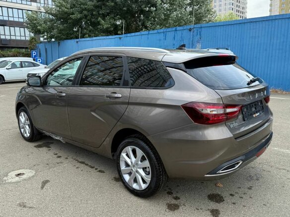 2026 Lada (ВАЗ) Vesta SW I Рестайлинг (NG), коричневый - вид 2