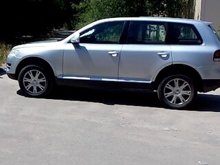2007 Volkswagen Touareg I Рестайлинг, серебристый, 1450000 рублей, вид 5