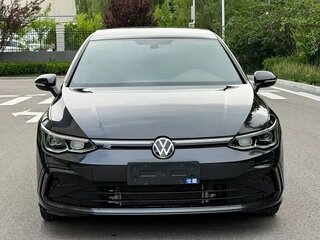 2023 Volkswagen Golf VIII, серый, 1985000 рублей, вид 3