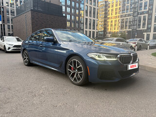 2020 BMW 5 серии 540i xDrive VII (G30/G31/G38) Рестайлинг, синий, 6300000 рублей, вид 4