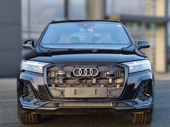2025 Audi Q7 50 TDI II (4M) Рестайлинг 2, чёрный - вид 3