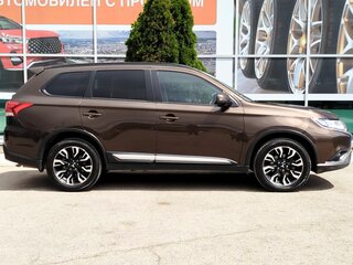 2021 Mitsubishi Outlander III Рестайлинг 3, коричневый, 1960000 рублей, вид 4