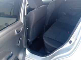 2011 Suzuki Swift IV, серебристый, 820000 рублей, вид 4