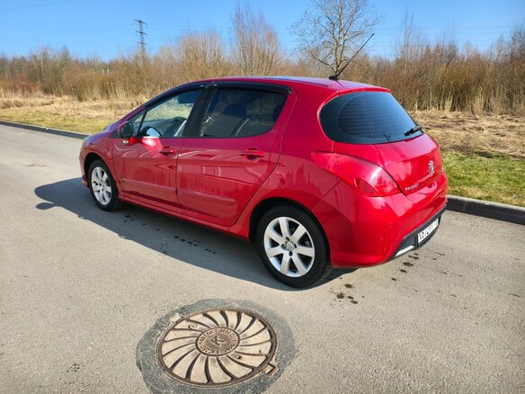 2008 Peugeot 308 I, красный, 400000 рублей - вид 8