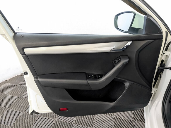 2016 Skoda Octavia III (A7), белый - вид 18