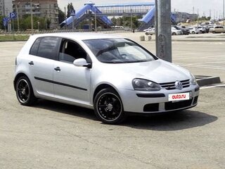 2004 Volkswagen Golf V, серебристый, 650000 рублей, вид 1