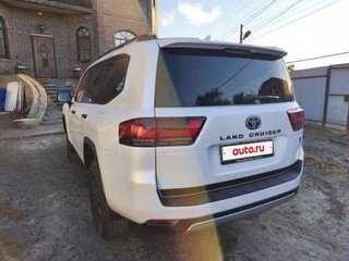 2022 Toyota Land Cruiser 300 Series, белый, 11000000 рублей, вид 3
