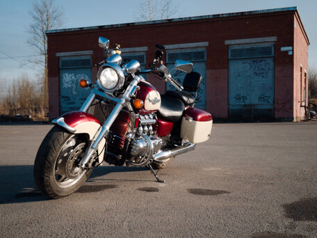 1998 Honda Valkyrie 1500, красный, 650000 рублей, вид 1