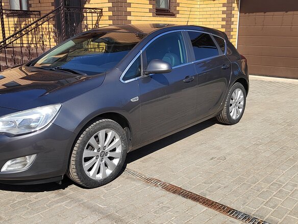 2011 Opel Astra J, серый, 1000000 рублей - вид 1
