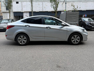 2013 Hyundai Solaris I, серебристый, 950000 рублей, вид 3