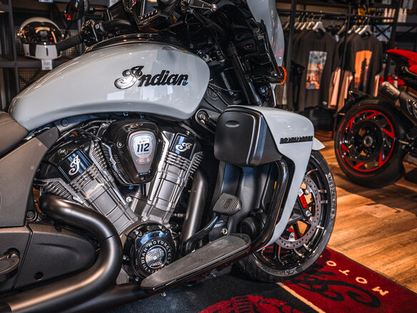 2025 Indian Roadmaster, серый - вид 17