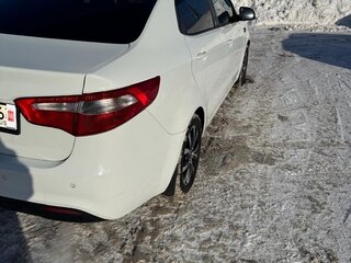 2012 Kia Rio 4-speed III, белый, 780000 рублей, вид 2