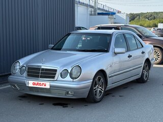 1999 Mercedes-Benz E-Класс 240 II (W210, S210) Рестайлинг, серебристый, 397000 рублей, вид 4