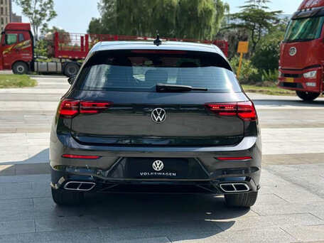 2023 Volkswagen Golf VIII, серый, 1960000 рублей, вид 5